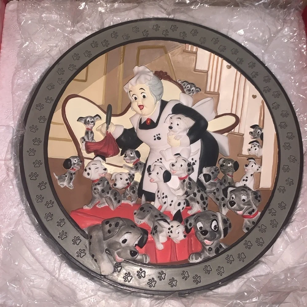 Disney 101 Dalmatians Look, Puppies Everywhere! Limited Edition Relief Plate